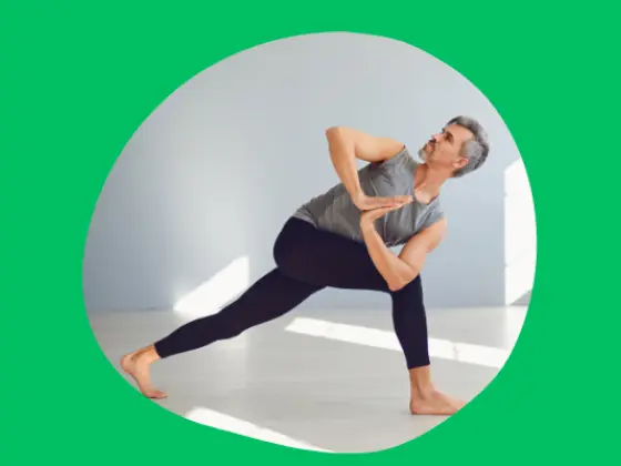 Empowered Vinyasa: Yoga Flow für Fortgeschrittene